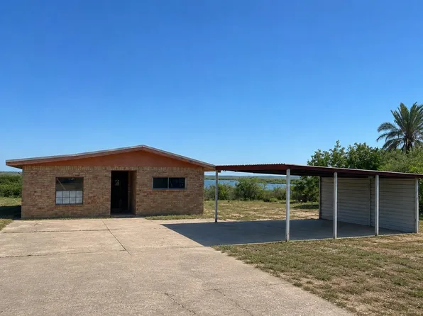 5203 N Siesta Ln, Zapata, TX 78076