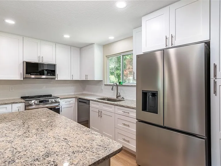 10886 SW 90th Ter — Photo 6