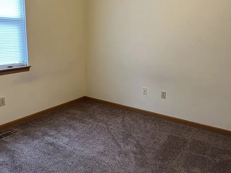 810 E Jackson St — Photo 7