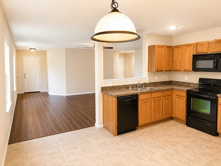 484 Coolidge Ln — Photo 6