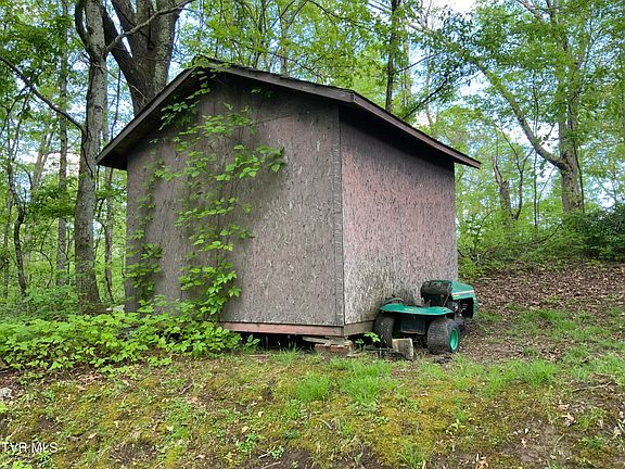 3rd image of 14705 Fairview Rd