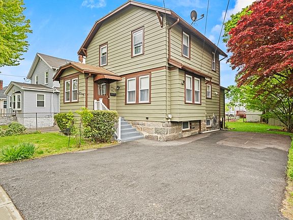 2nd image of 93 Baxter Ave