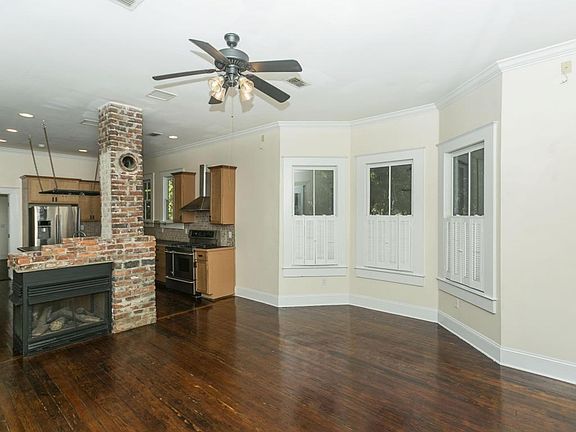 5th image of 320 E 9th St