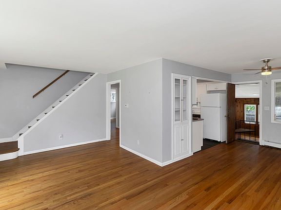 4th image of 155 Old Farm Rd