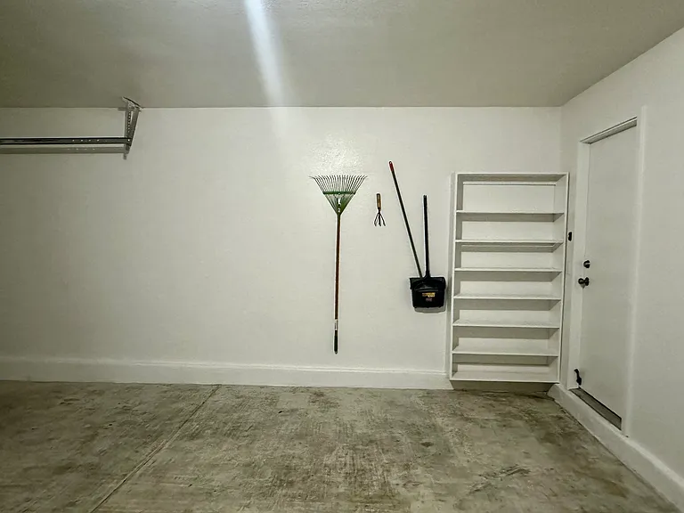 5849 Old English Ct — Photo 29