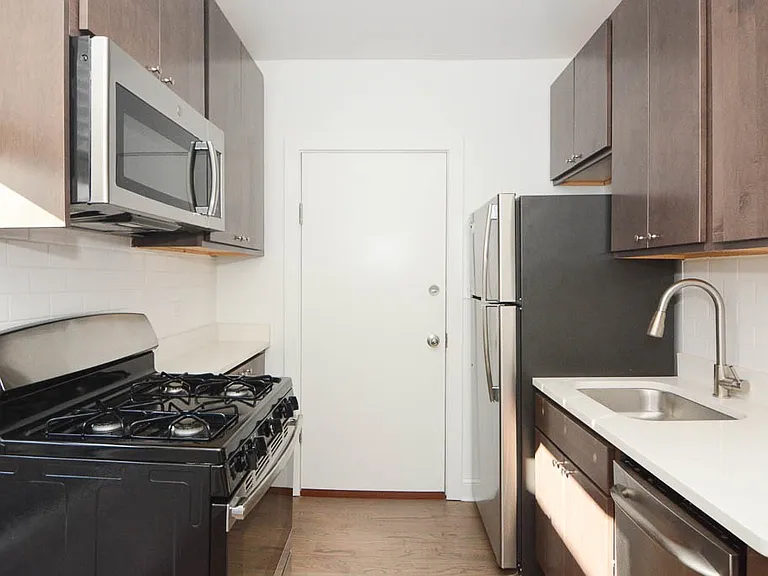 2641 N Spaulding Ave #E4 — Photo 2