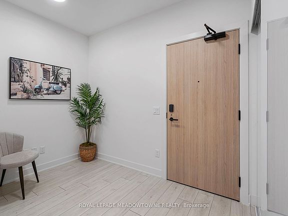 4th image of 15 Mercer St #813