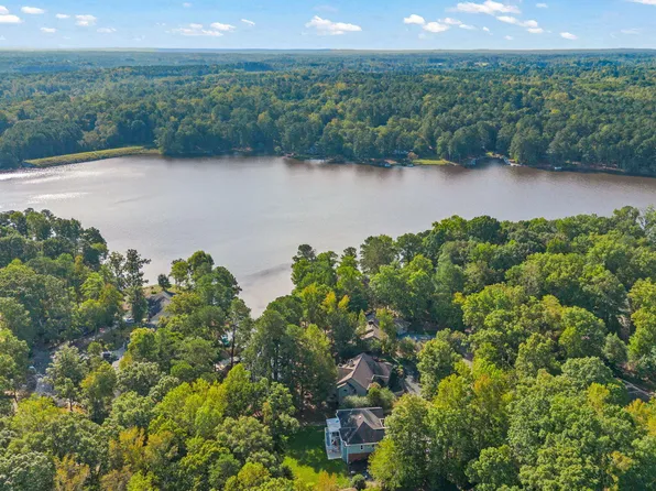 1935 Wedgewood Dr, Sanford, NC 27332