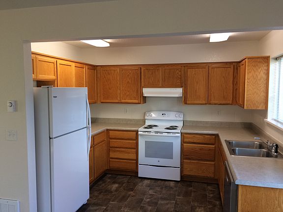 4th image of 484 Holbrook Ln #A