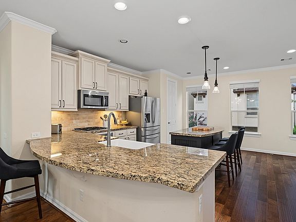 3rd image of 2713 Shadybrook Meadow Dr