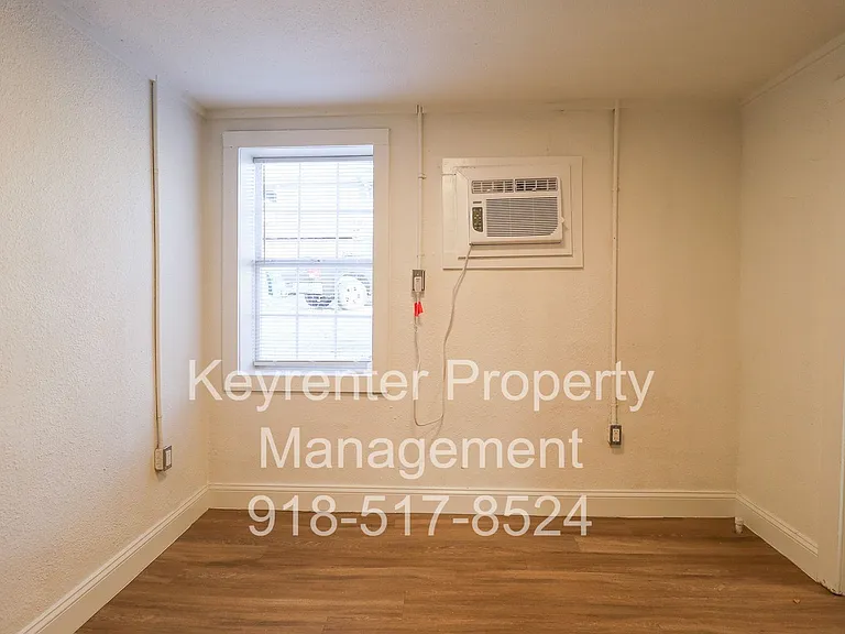 506 W 4th St Fourplex — Photo 8