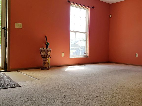 5th image of 2492 Niantic Dr
