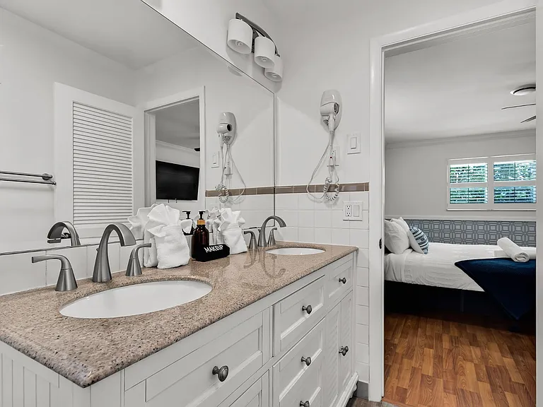 6421 NE 22nd Ave — Photo 32