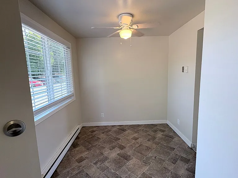 C2402 - Maple Court Apartments — Photo 24