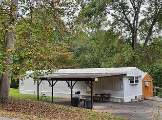 186 Clear Lake Dr, Jacksboro, TN 37757