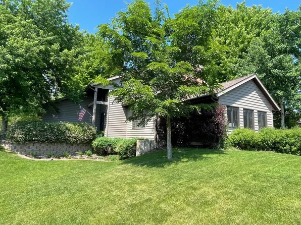 680 N 4th St, La Crescent, MN 55947