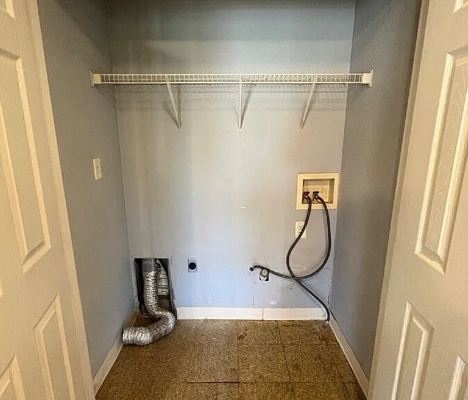 411 W Commercial St — Photo 10