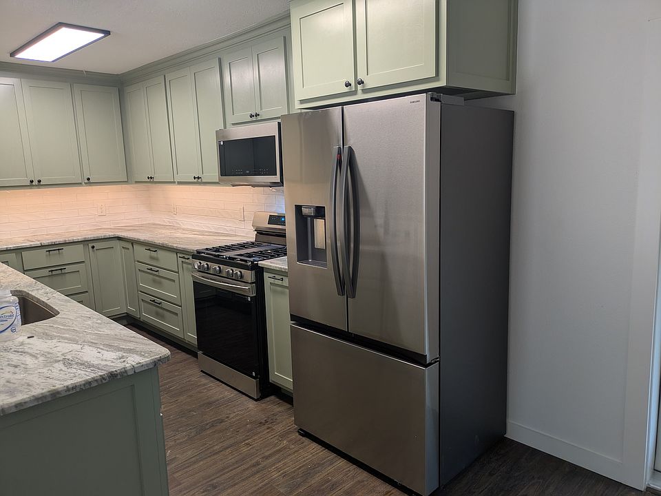 1st image of 415 W Park St
