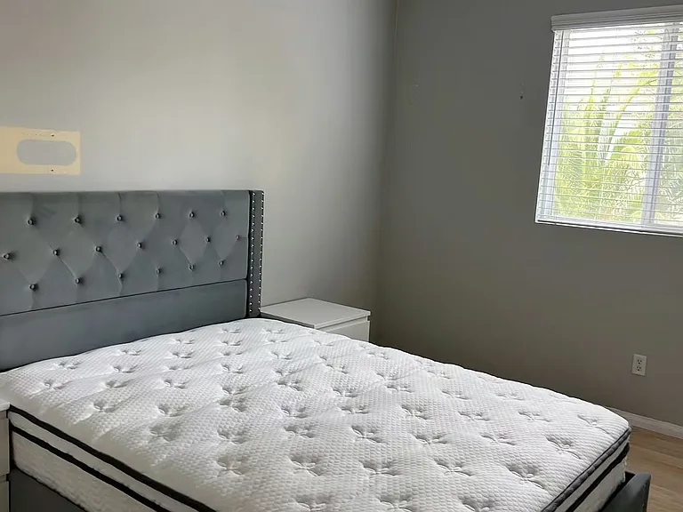 22358 Hawthorn Ave — Photo 7
