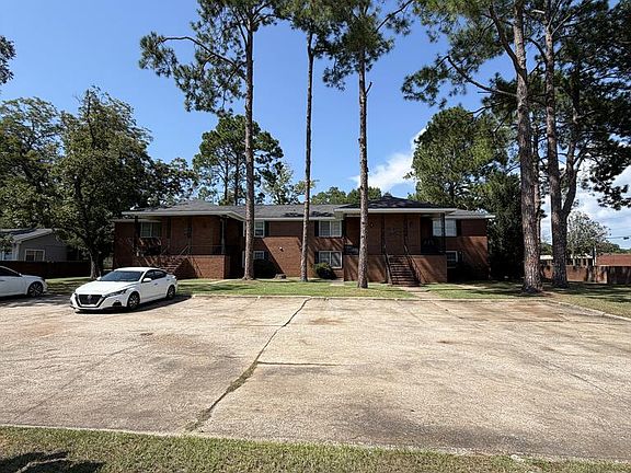 4th image of 1701 W Broad Ave