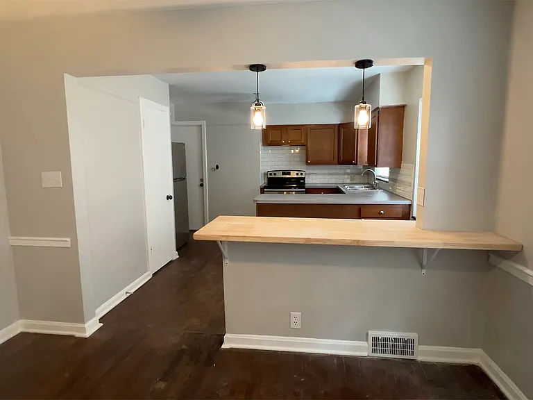 170 N Rose Blvd — Photo 3
