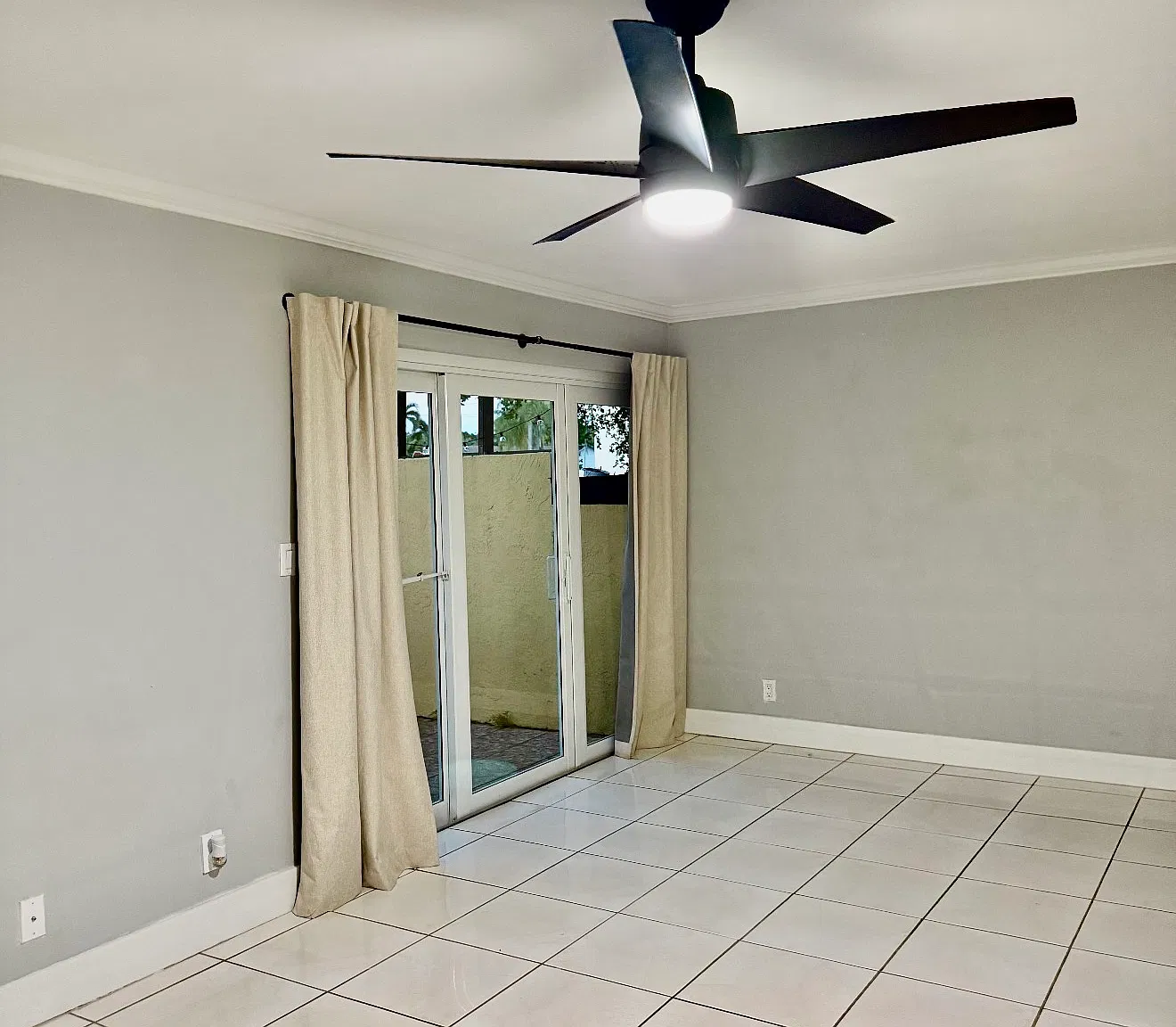 SW 90th Ct, Miami — Photo 4