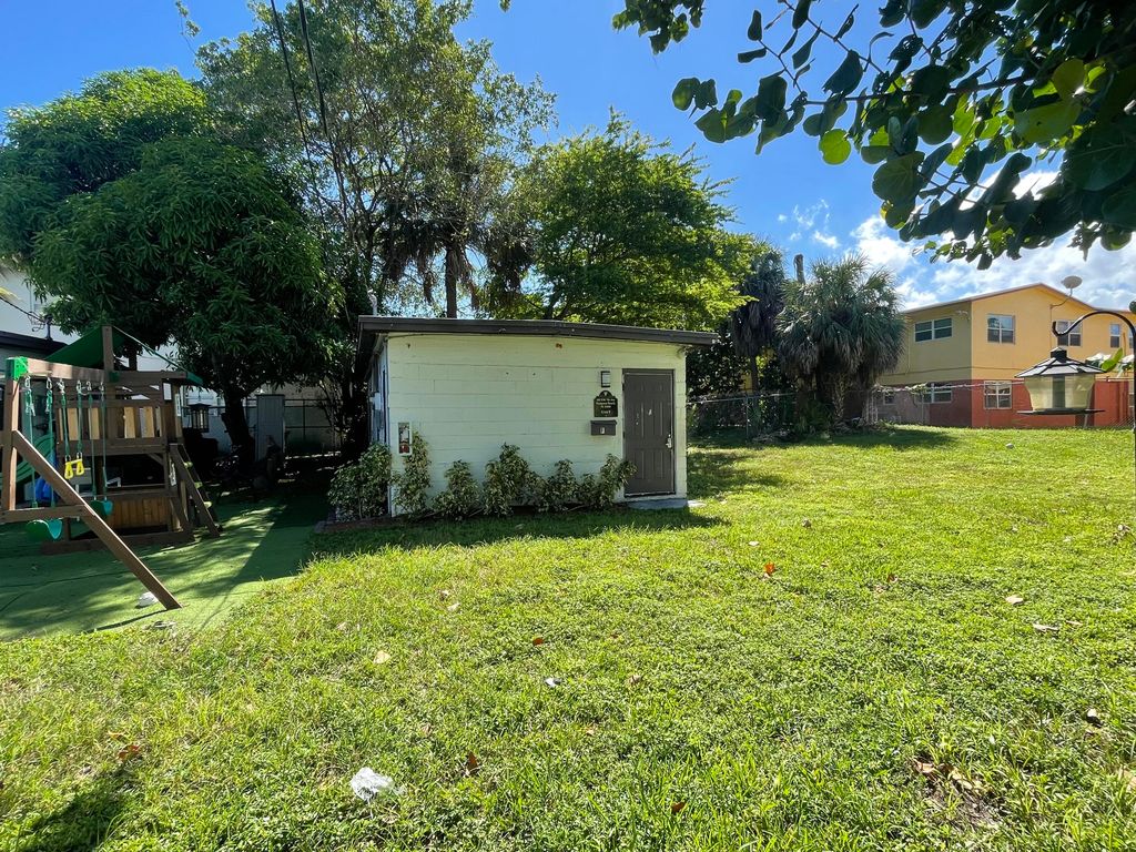 103 NW 7th Ave APT F, photo 8