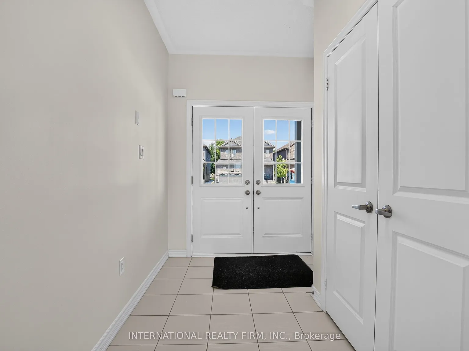 3 bed, $2,500 — Photo 2