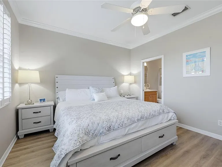 490 Montelluna Dr — Photo 17