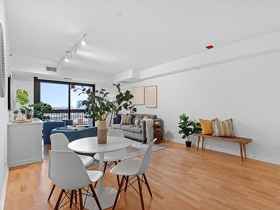 3rd image of 1212 N Wells St APT 905