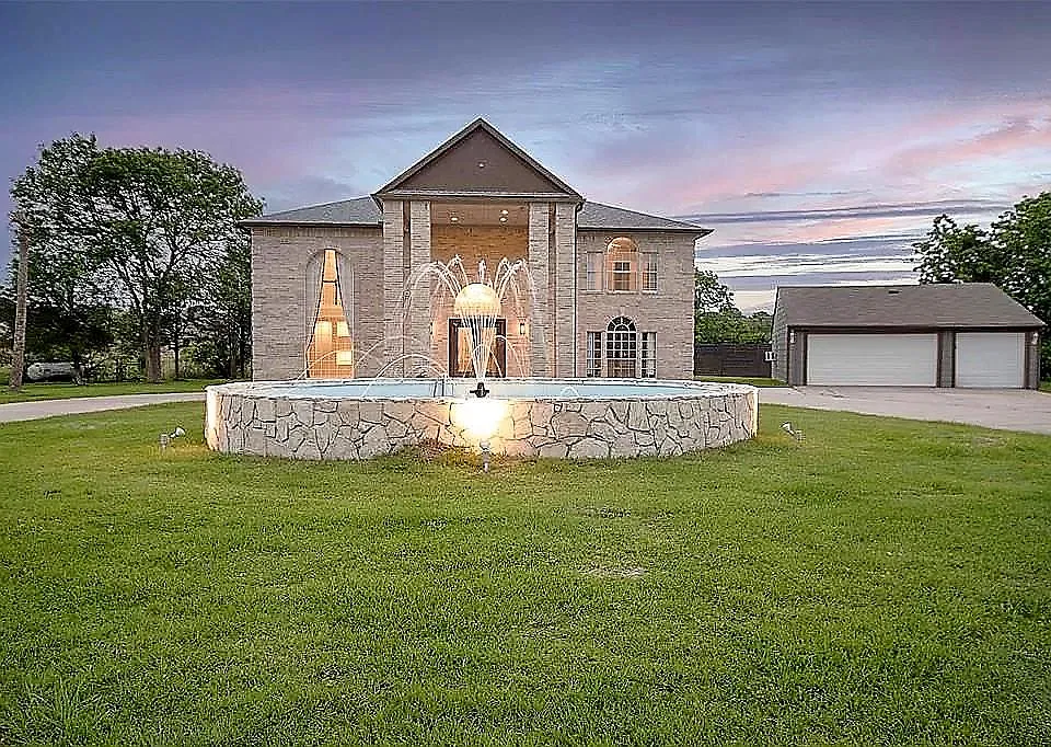 3014 N Meadow Ln