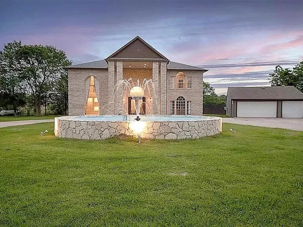 3014 N Meadow Ln, Dickinson, TX 77539