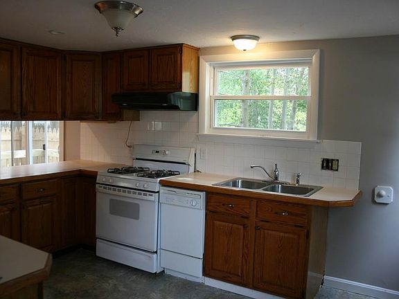 4th image of 107 Lincoln St