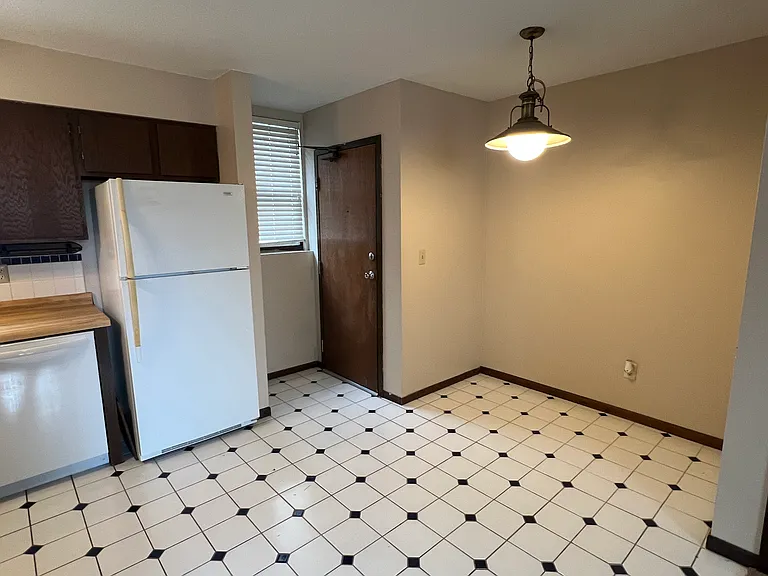 1807 Greenfield Ln SW #1 — Photo 4