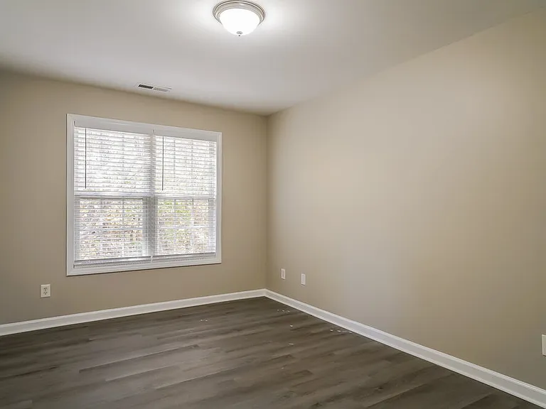 8039 Marsh Hollow Dr — Photo 15
