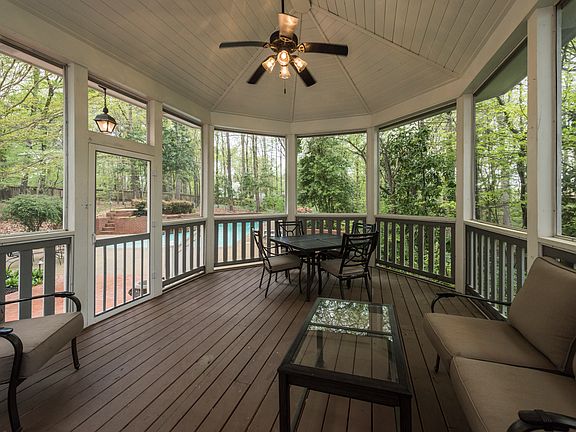 5th image of 460 Saddlebrook Dr