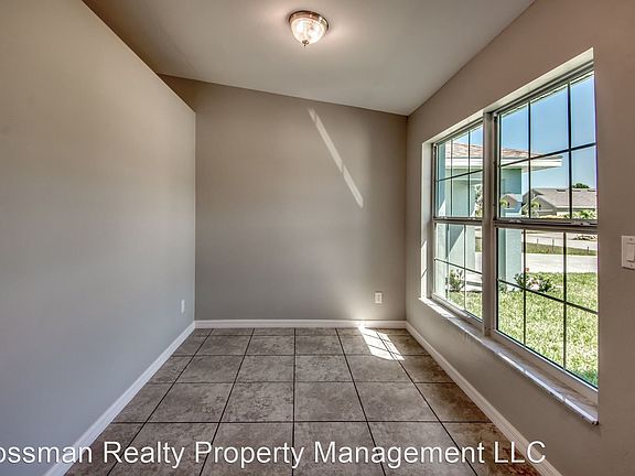 5th image of 3020 SW 15th Pl