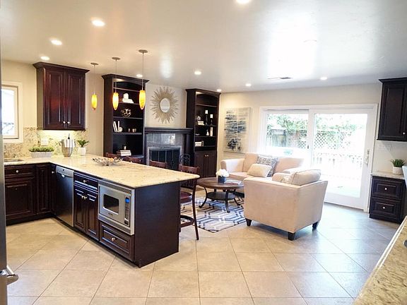 3rd image of 1038 Pilinut Ct