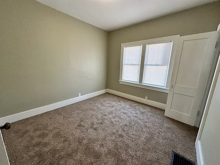 1318 S Hydraulic Ave — Photo 13
