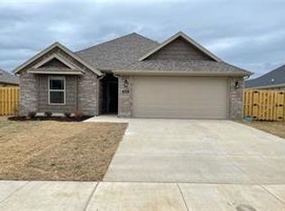 410 Willow Dr, Centerton, AR 72719