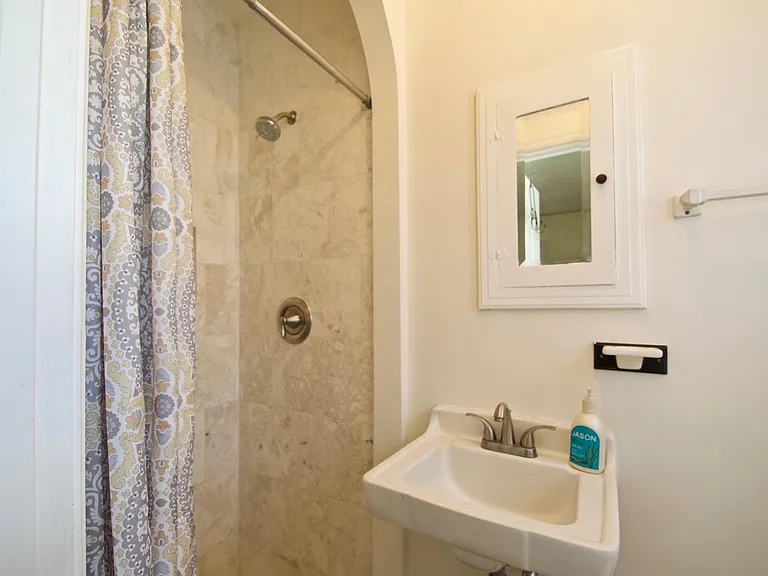 4770 Bancroft St — Photo 15