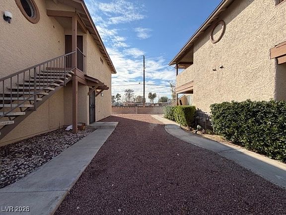 4th image of 3720 Snorkel Cir #D