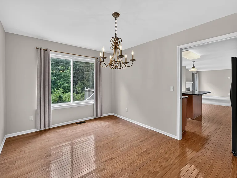 392 Sedgewood Ln — Photo 9