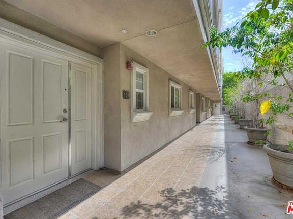 2nd image of 1742 Federal Ave Unit 203