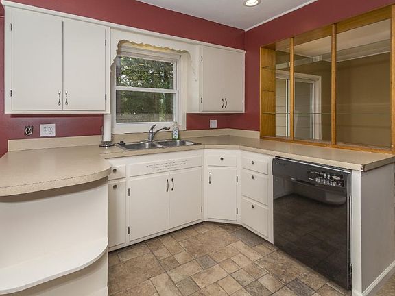 4th image of 408 W River Dr