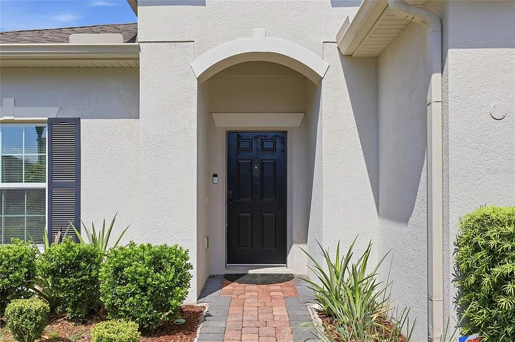 3 bed, 2.0 bath, 1692 sqft, $2,300 — Photo 3