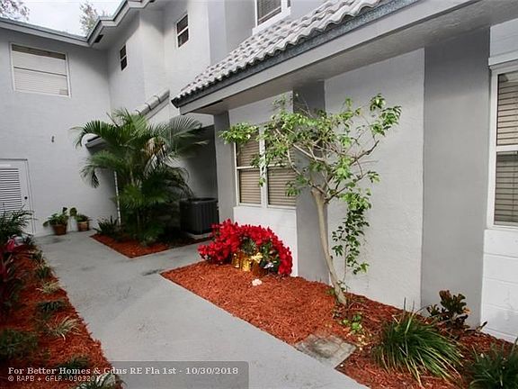 3rd image of 801 SE 16th Ct APT 10