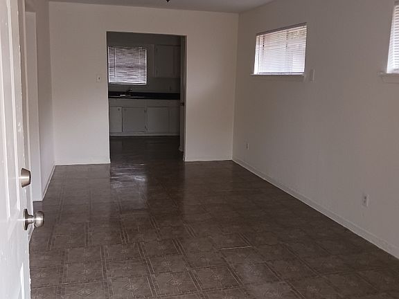 2nd image of 2116 Pannell St