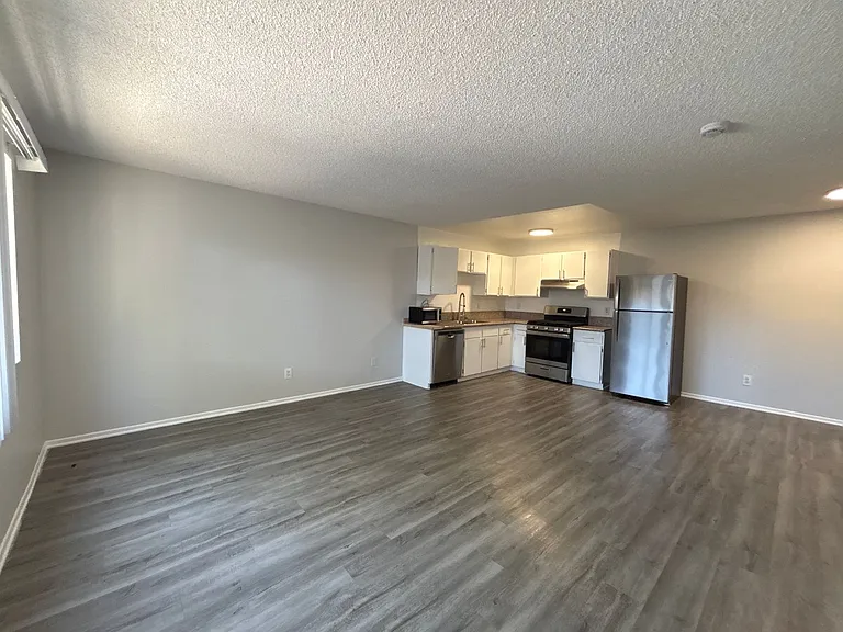 226 South Serrano — Photo 23