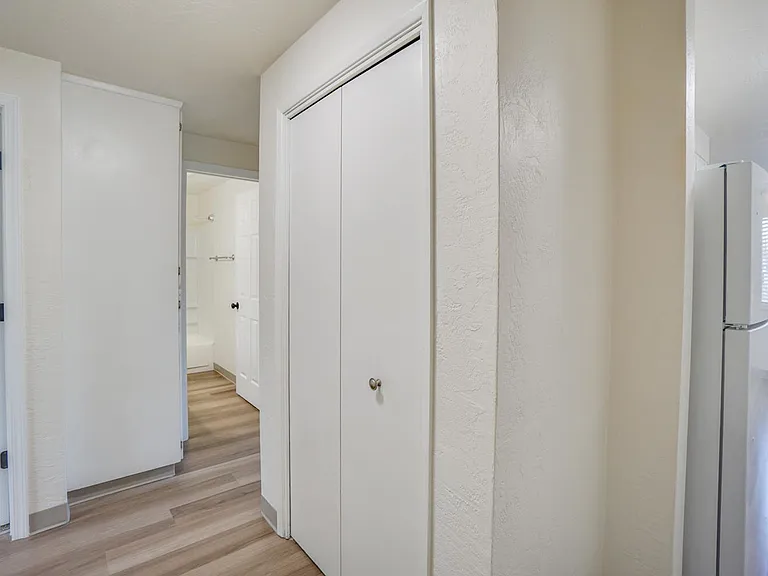 Westwood Apartments ** On-site Laundry Facilities, Off-Street Parking & Private Patio or Balcony — Photo 21